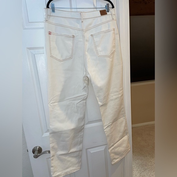 BDG Loose Straight Jean – Destroyed Ivory Denim - Urban Outfitters 33 - Picture 11 of 15